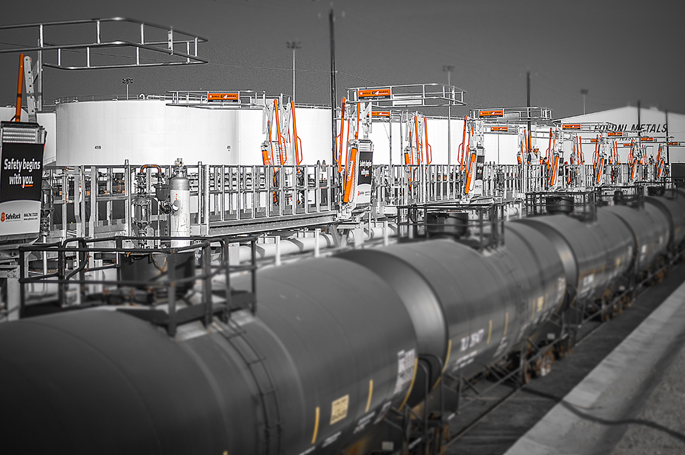 Loading platform for crude oil rail car