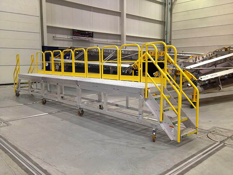 Mobile aviation work platform